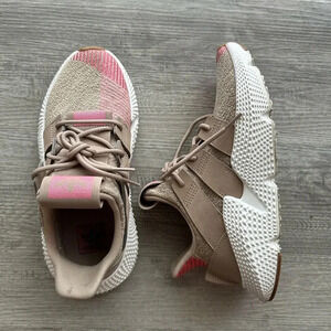 Adidas shoes  Size 5.5 fit like 6 excellent condition